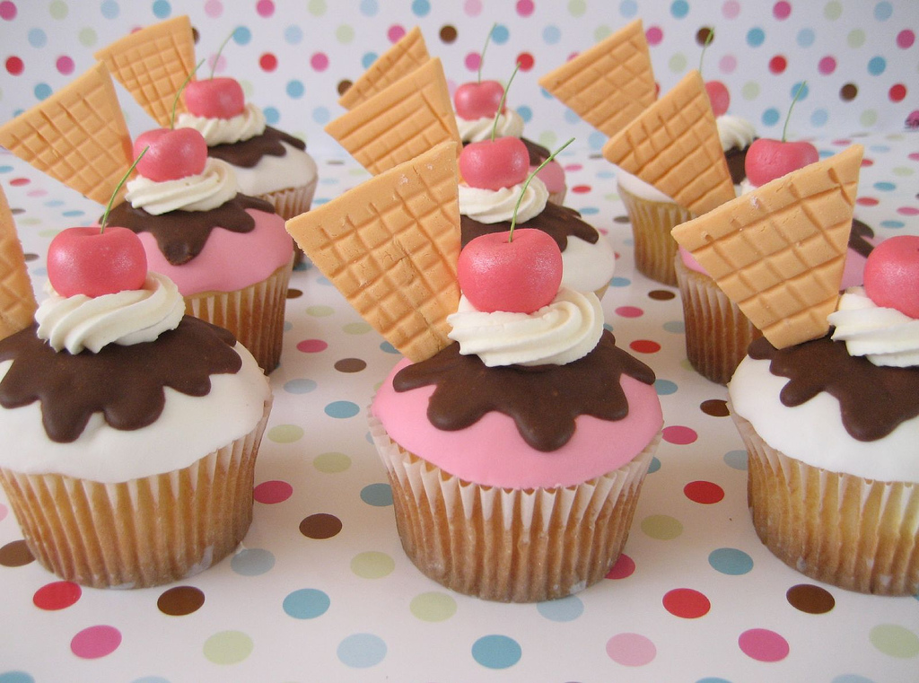 Ice-Cream-Cupcake-cupcakes-395902_1024_761.jpg